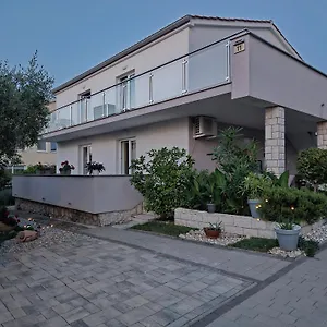 https://apartments-melin-malinska.primorje-gorskikotar.com